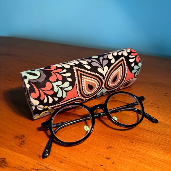 Vera Bradley Glasses Case - Picture 8 of 15